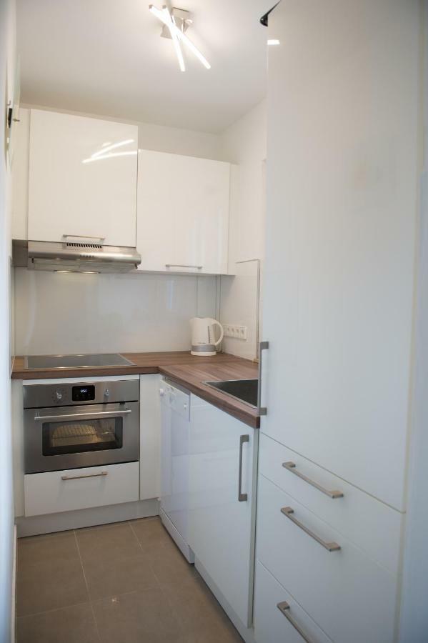 Apartmen Relax 200 M T Beach Apartment Rovinj Luaran gambar