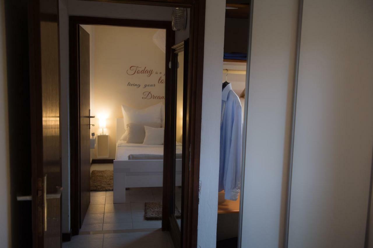 Apartmen Relax 200 M T Beach Apartment Rovinj Luaran gambar