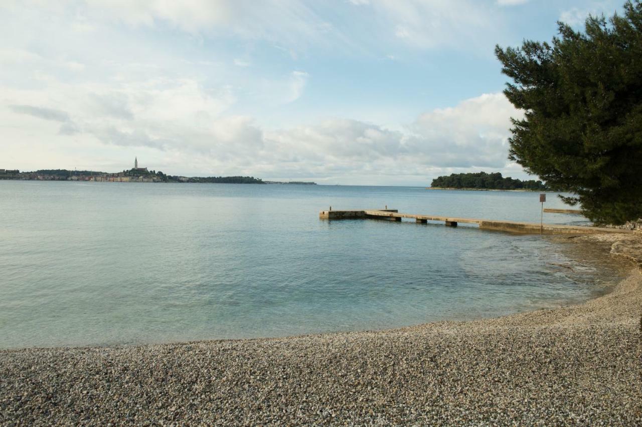 Apartmen Relax 200 M T Beach Apartment Rovinj Luaran gambar