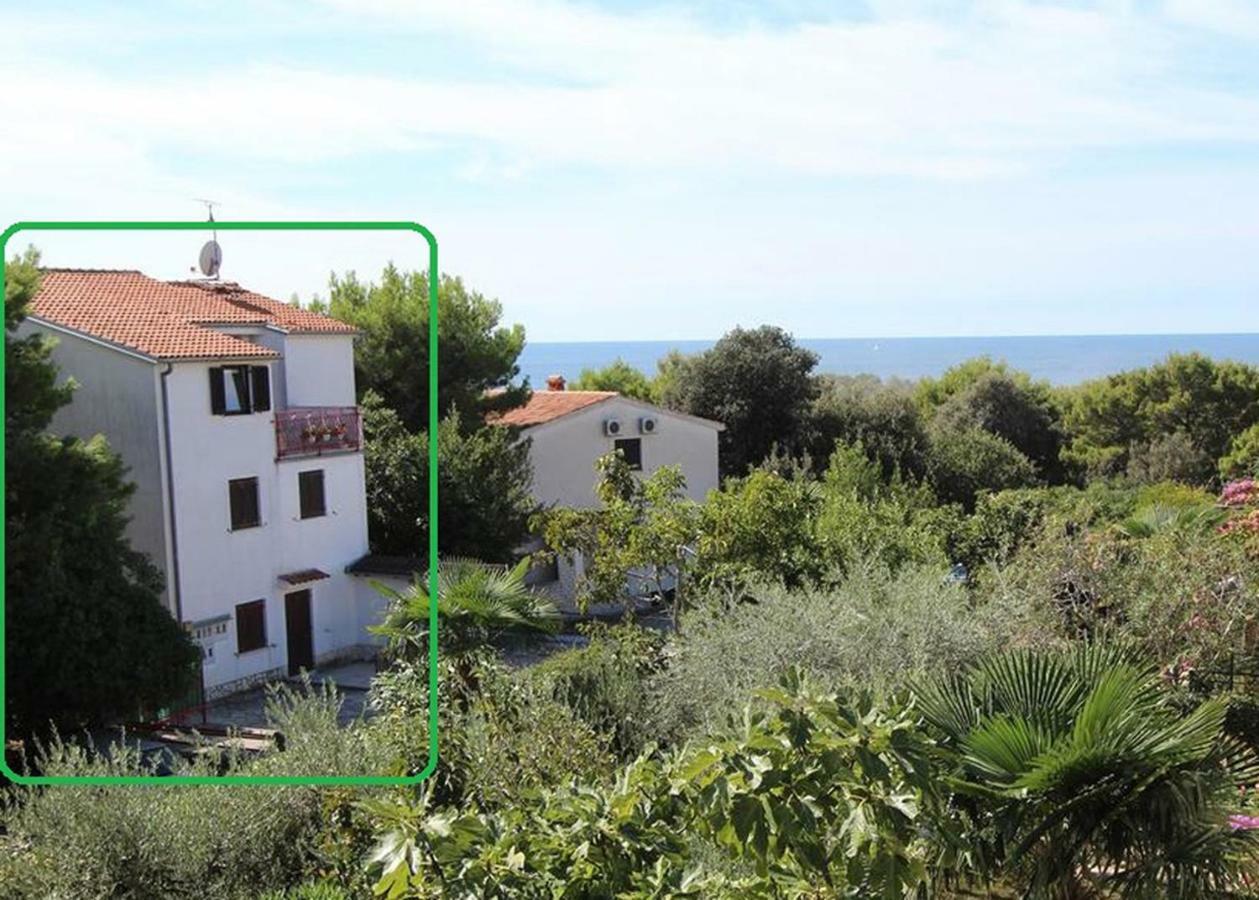 Apartmen Relax 200 M T Beach Apartment Rovinj Luaran gambar