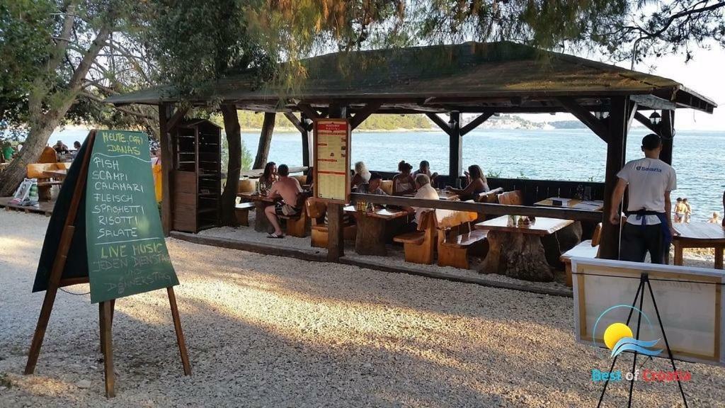 Apartmen Relax 200 M T Beach Apartment Rovinj Luaran gambar