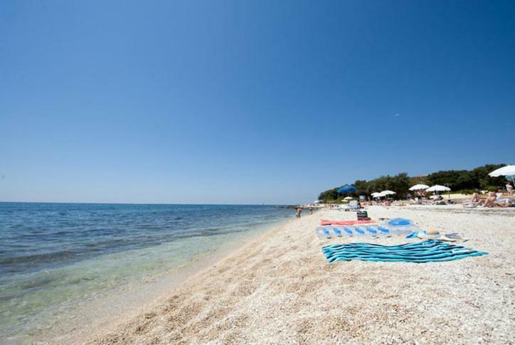 Apartmen Relax 200 M T Beach Apartment Rovinj Luaran gambar