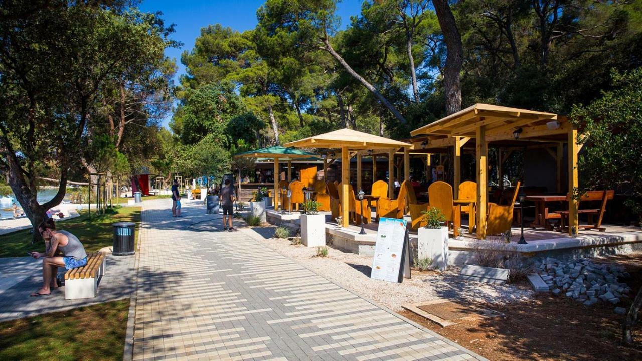 Apartmen Relax 200 M T Beach Apartment Rovinj Luaran gambar