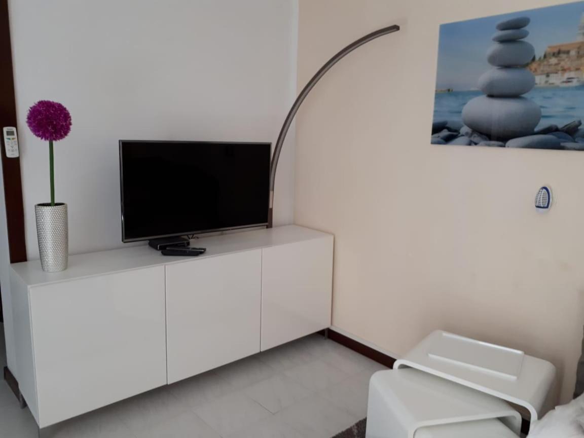 Apartmen Relax 200 M T Beach Apartment Rovinj Luaran gambar